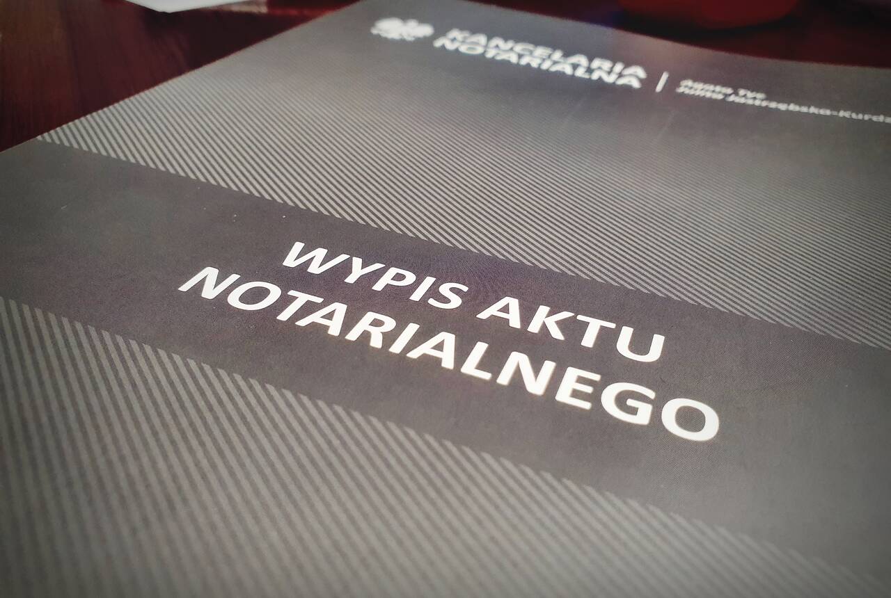 zdjęcie teczki z napisem wypis aktu notarialnego