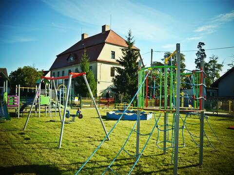 Nowy plac zabaw w "Kasztanowej Wiosce" - 2