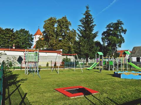 Nowy plac zabaw w "Kasztanowej Wiosce" - 1