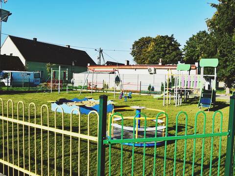 Nowy plac zabaw w "Kasztanowej Wiosce" - 7