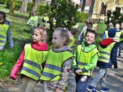 Sprzątali dla Polski - Przedszkolaki wzięły udział w ogólnopolskiej akcji - 1