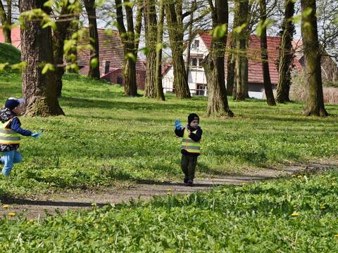 Sprzątali dla Polski - Przedszkolaki wzięły udział w ogólnopolskiej akcji - 17
