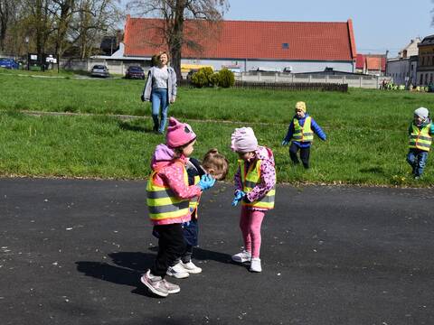 Sprzątali dla Polski - Przedszkolaki wzięły udział w ogólnopolskiej akcji - 9
