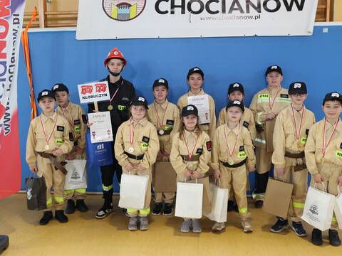 Młodzi druhowie i druhny z OSP wystartowali w zawodach w Chcianowie - 17