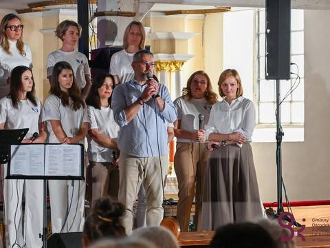 Koncert Chóru „Skrzydła” w Gaworzycach. Muzyka, wzruszenie i gest solidarności dla Antosia - 5