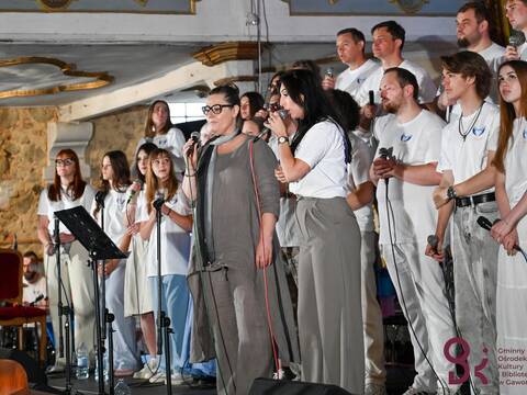 Koncert Chóru „Skrzydła” w Gaworzycach. Muzyka, wzruszenie i gest solidarności dla Antosia - 3
