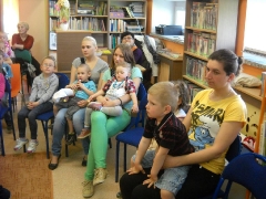 2013-05-20 Cenna lekcja historii dla najmłodszych. Teatrzyk w gaworzyckiej Bibliotece.