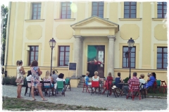 2015-08-03 Flamenco przed pałacem w Gaworzycach