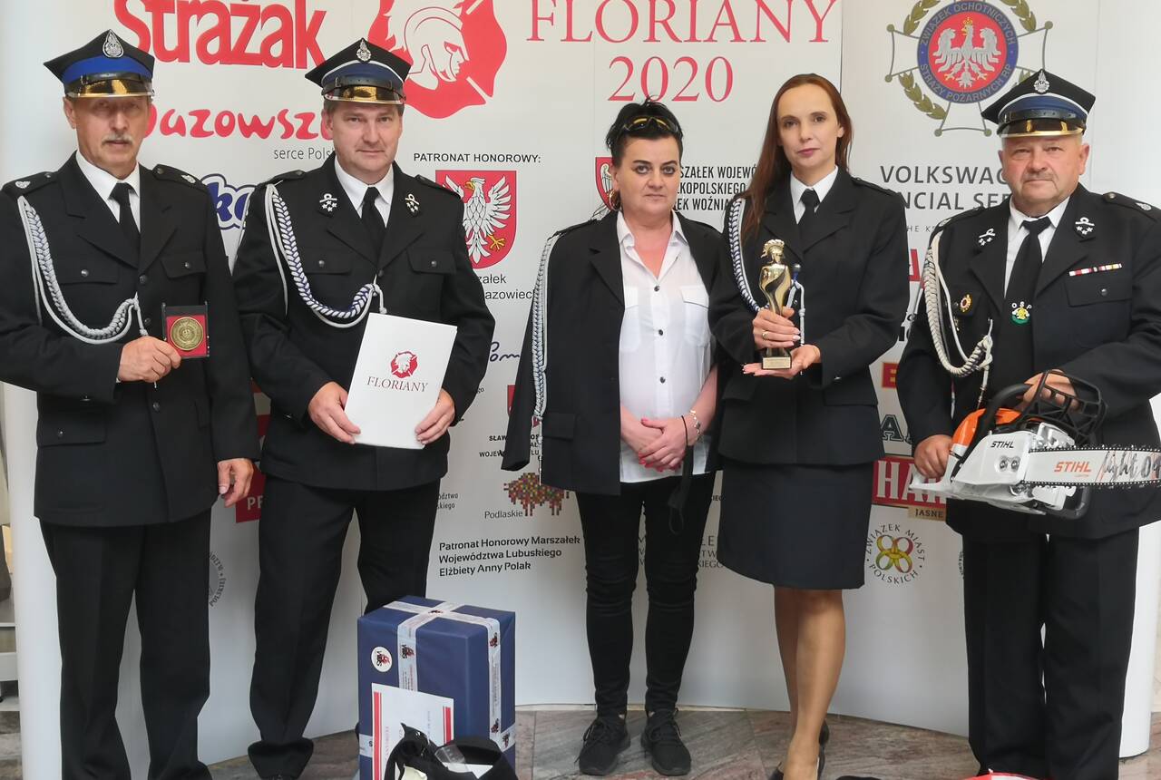 Przedstwiciele Straży Pożarnej z Kłobuczyna z nagrodą floriana 